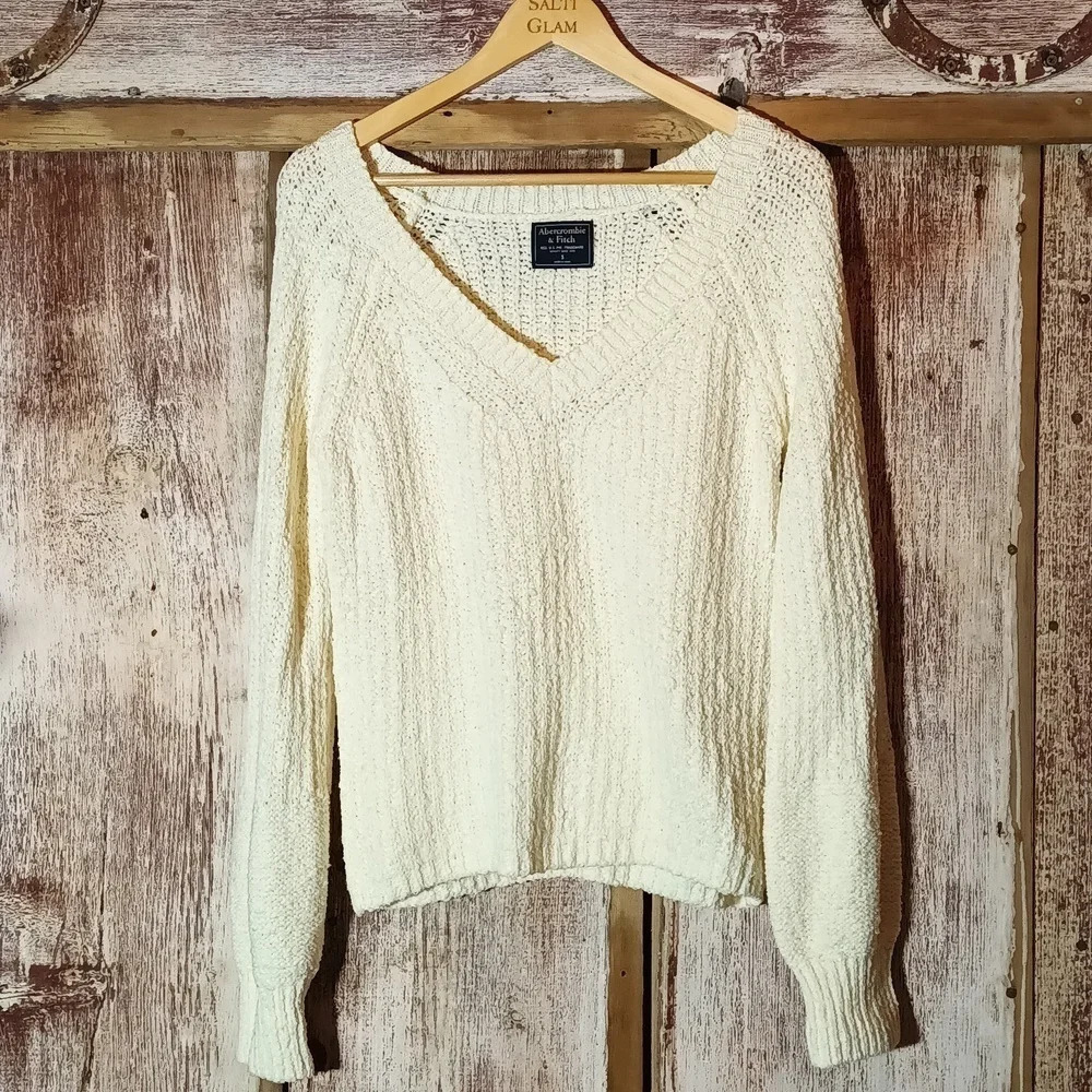 Abercrombie Fitch cotton blend cream knit v-neck soft cozy sweater size small